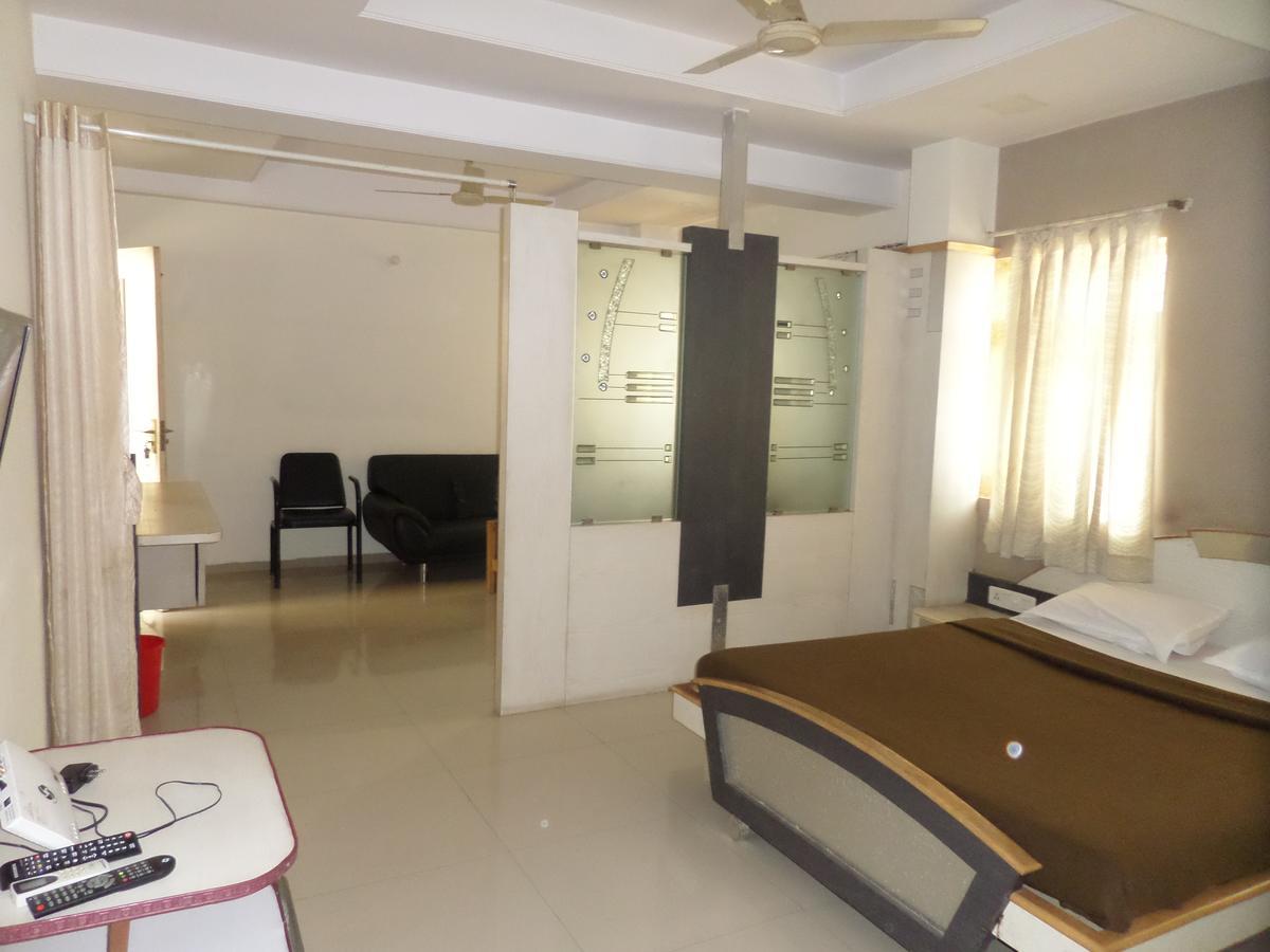 Hotel Sadanand Sāngli Dış mekan fotoğraf