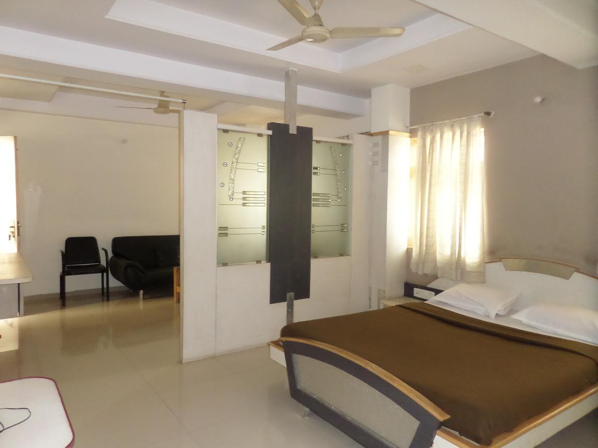 Hotel Sadanand Sāngli Dış mekan fotoğraf