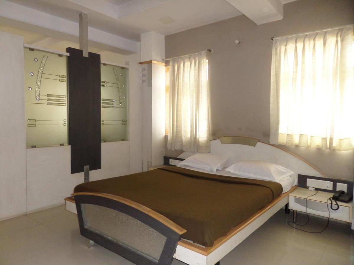 Hotel Sadanand Sāngli Dış mekan fotoğraf