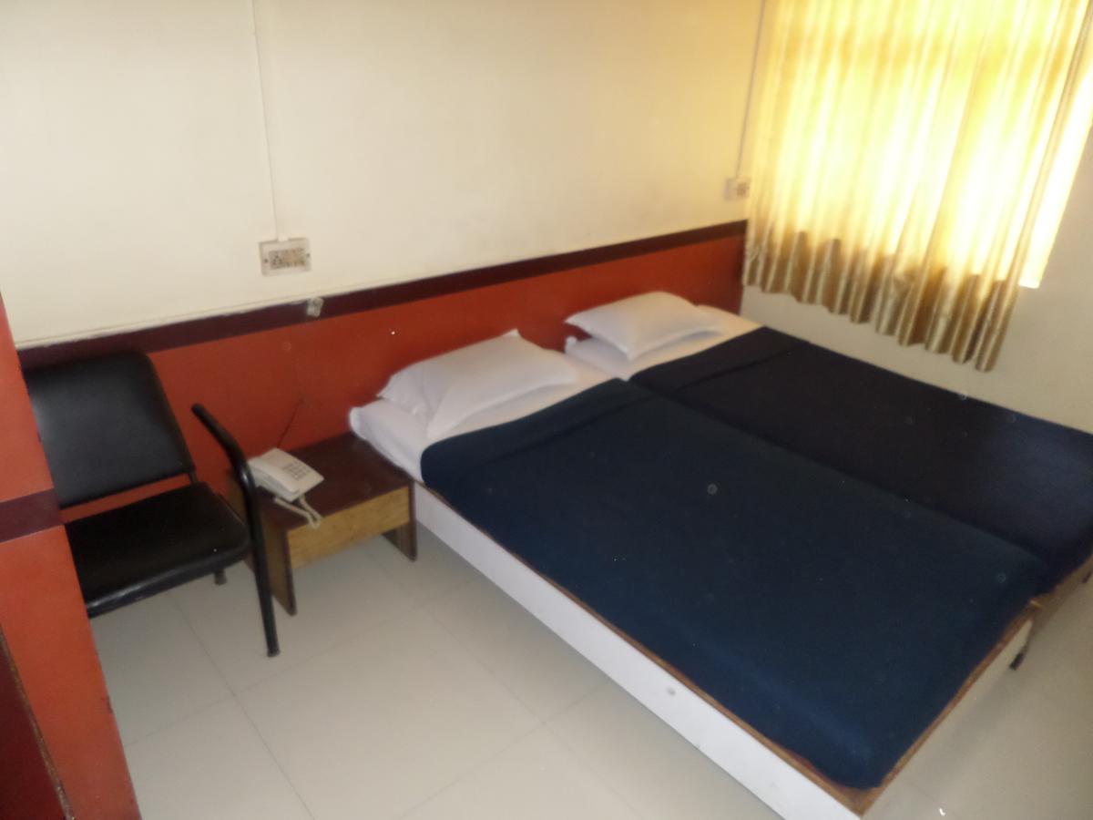 Hotel Sadanand Sāngli Dış mekan fotoğraf