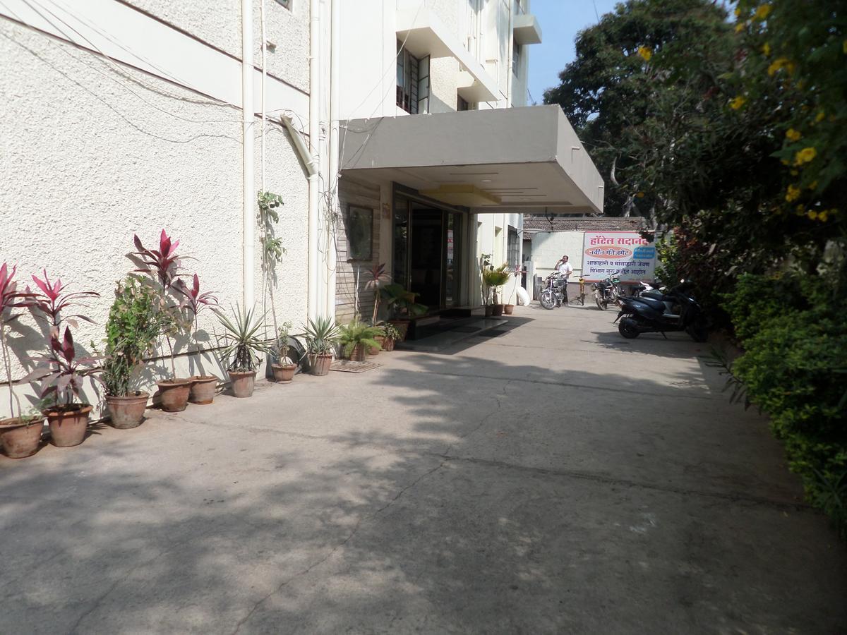 Hotel Sadanand Sāngli Dış mekan fotoğraf
